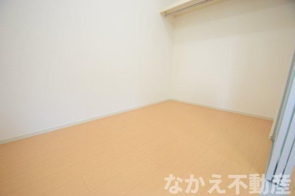 寝室(広くて明るい寝室)