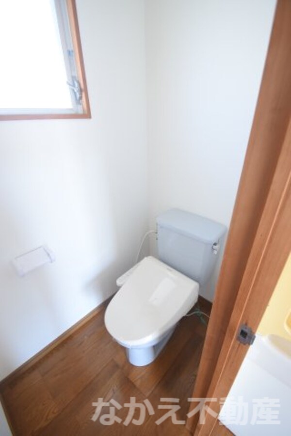 トイレ(落ち着いた色調のトイレです)