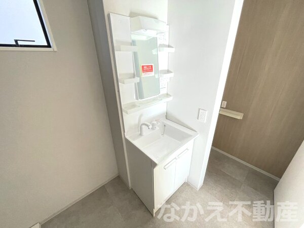 洗面・脱衣所(忙しい朝には欠かせない洗面所です)