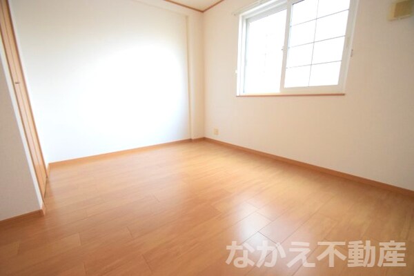 寝室(使い勝手のいい寝室です)