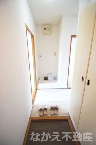 物件内観写真11　(ゆったりとした玄関です)