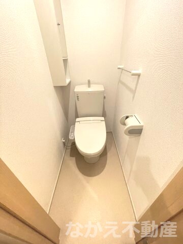 物件内観写真6　(ゆったりとした空間のトイレです)