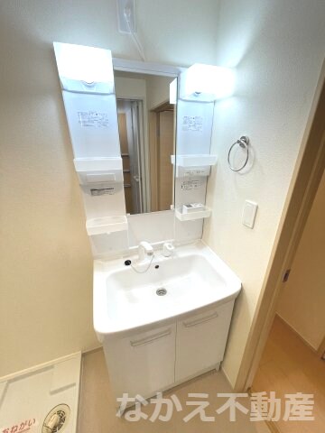 物件内観写真7　(コンパクトで使いやすい洗面所)