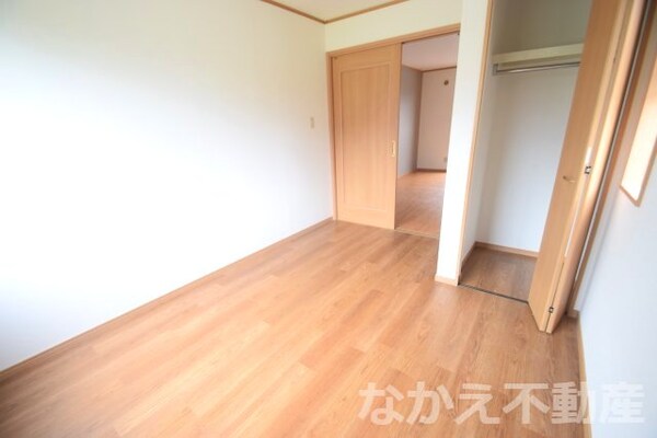 寝室(ゆとりの広さです)