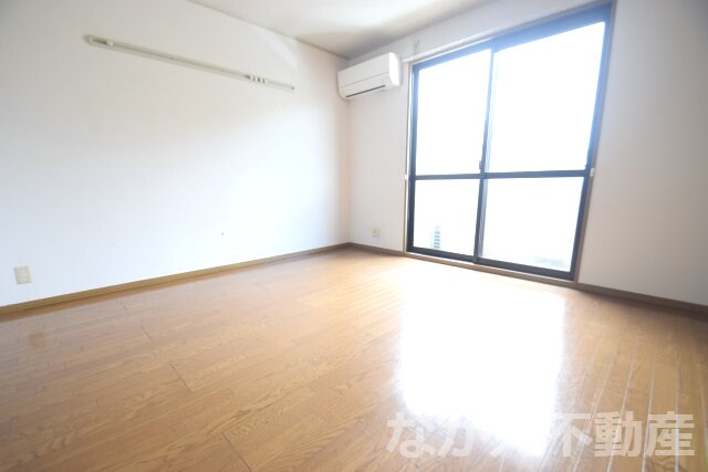 物件内観写真2　(おしゃれな居間です)