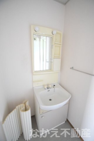 物件内観写真7　(コンパクトで使いやすい洗面所)