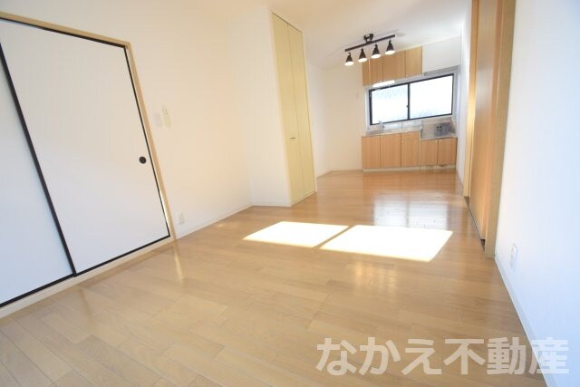 物件内観写真2　(ゆったり過ごせるリビングです)