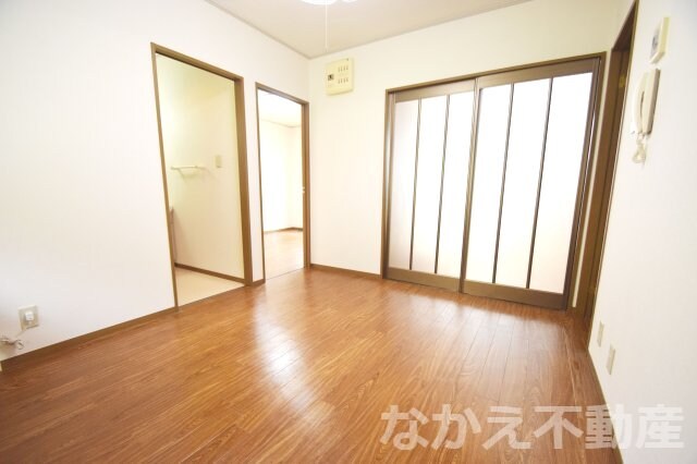 物件内観写真5　(明るい洋室です)