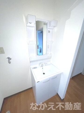 物件内観写真7　(ゆったりとスペースのある洗面所)