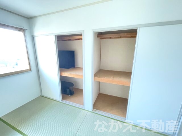 物件内観写真10　(小物を収納するのに便利です)