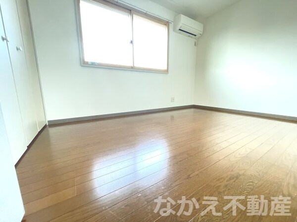 寝室(ゆとりの広さです)