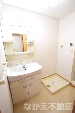 物件内観写真7　(明るい洗面所です)