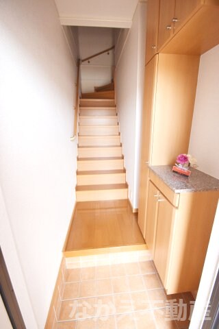 物件内観写真9　(ゆったりとした玄関です)