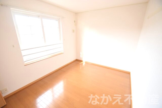 物件内観写真14　(広々とした洋室です)