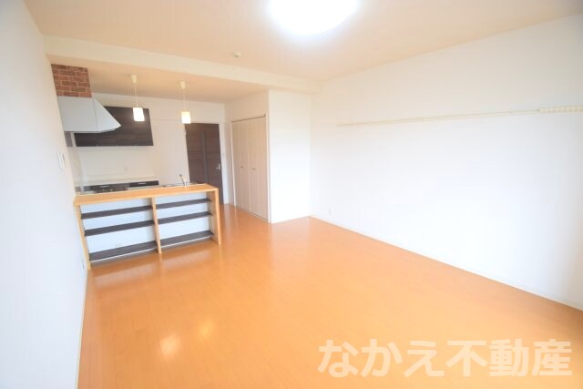 物件内観写真13　(使い勝手のいい寝室です)