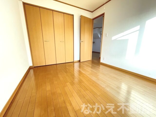 物件内観写真13　(ゆったりとした居間です)