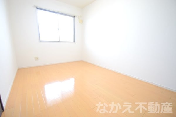 寝室(使い勝手のいい寝室です)