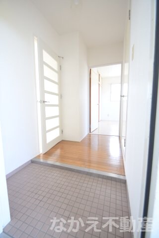 物件内観写真9　(シンプルで使いやすい玄関です)