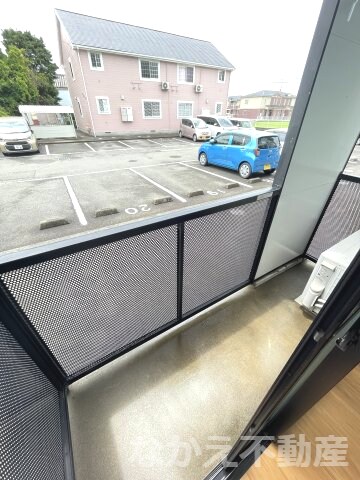 物件内観写真14　(お洗濯にも便利なバルコニー付き)