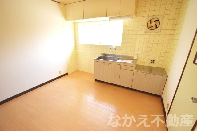 物件内観写真3　(ゆったりとしたリビングです)