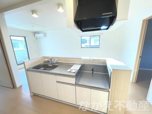 物件内観写真4　(コンパクトなキッチンで掃除もラクラク)