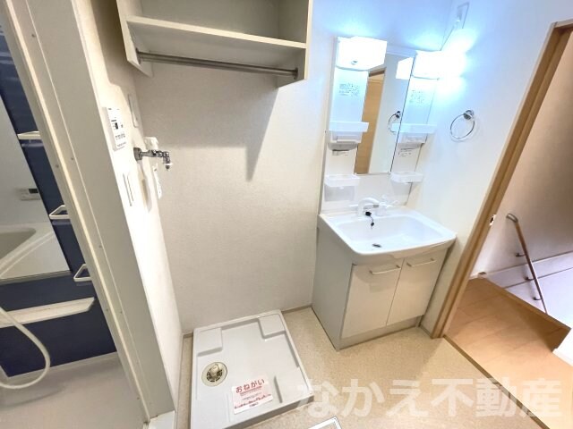 物件内観写真7　(広い洗面スペース)