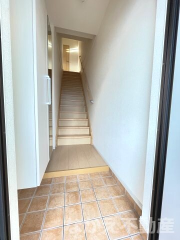 物件内観写真9　(ゆったりとした玄関です)