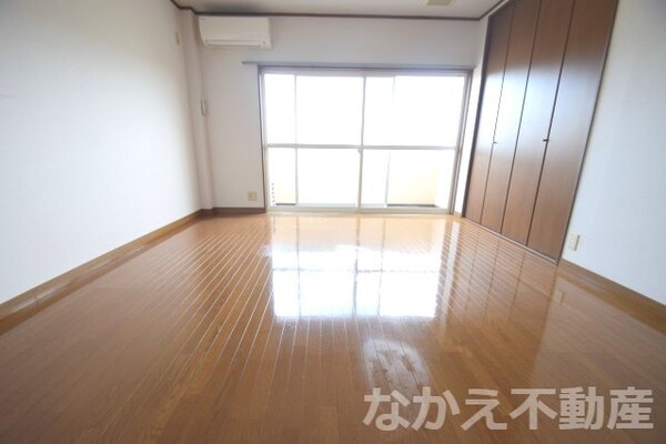 寝室(使い勝手のいい寝室です)