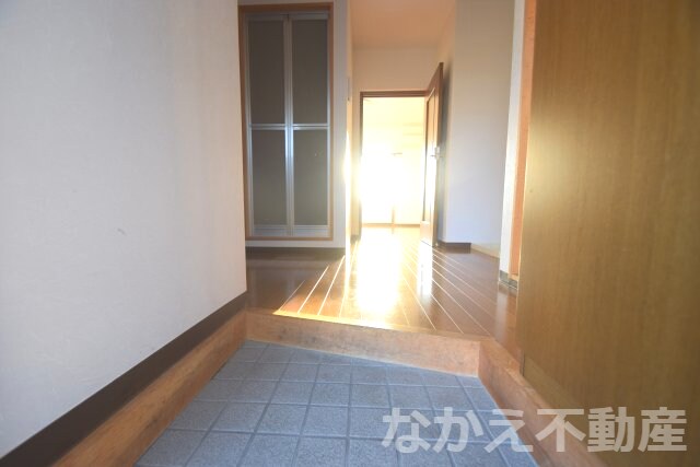 物件内観写真9　(シンプルで使いやすい玄関です)