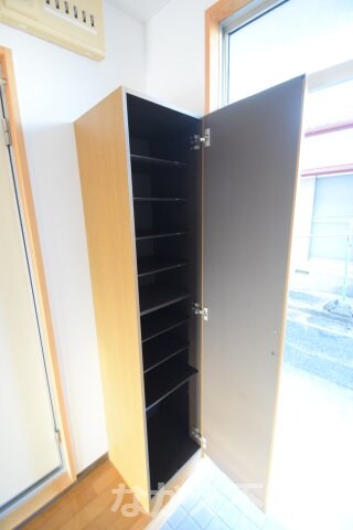 物件内観写真13　(大きなスペースがあり、収納には困りません)