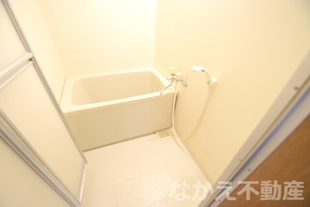 物件内観写真5　(日々の疲れを癒すお風呂付です)