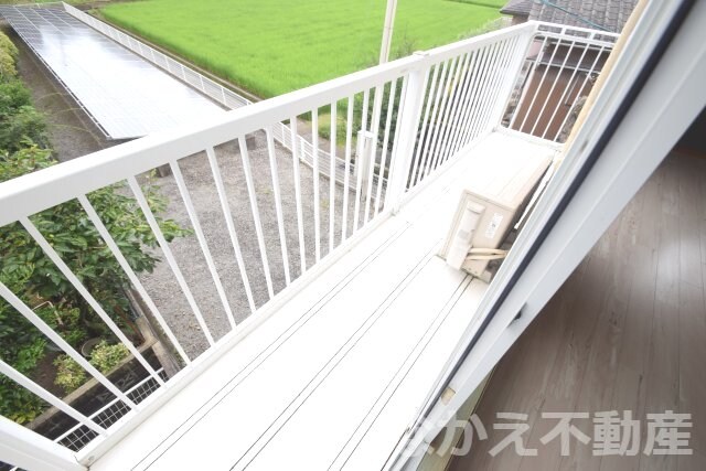 物件内観写真9　(外からの目が気にならないバルコニーで洗濯物が干せます)