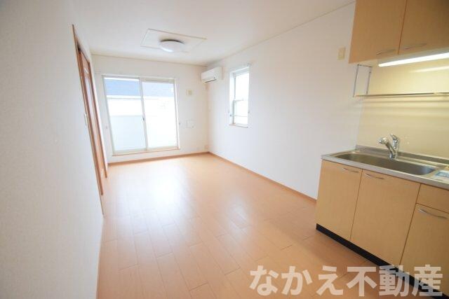 物件内観写真2　(おしゃれな居間です)