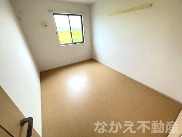 物件内観写真3　(使い勝手のいい寝室です)