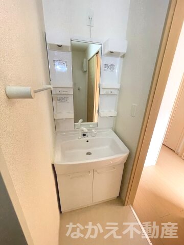 物件内観写真7　(忙しい朝には欠かせない洗面所です)