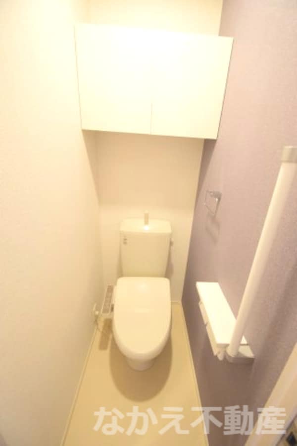 トイレ(落ち着いた色調のトイレです)