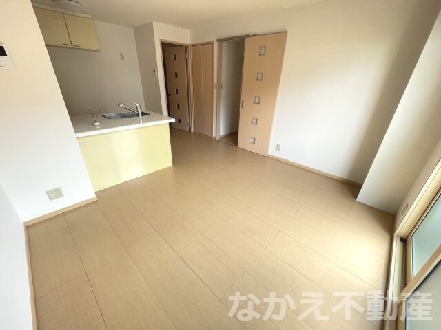 物件内観写真2　(おしゃれな居間です)