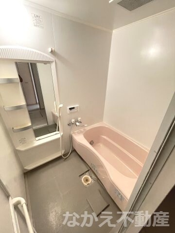 物件内観写真5　(落ち着いた空間のお風呂です)