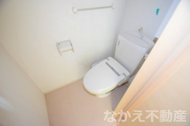 物件内観写真10　(ゆったりとした空間のトイレです)