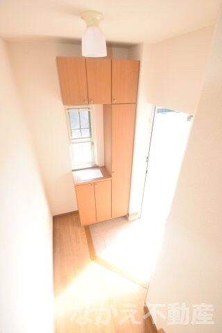 物件内観写真9　(ゆったりとした玄関です)