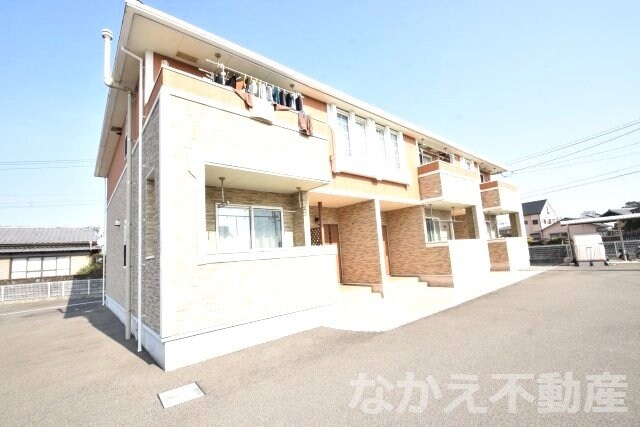 物件外観写真1　(外観もきれいです)