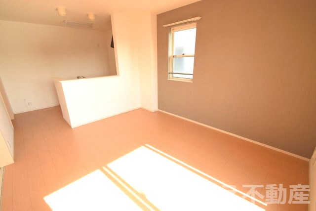 物件内観写真2　(使いやすいリビングです)