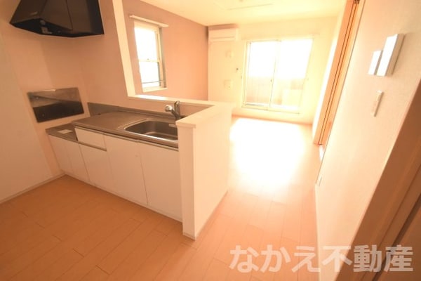 居室(こちらのリビングで趣味の時間をお楽しみください)