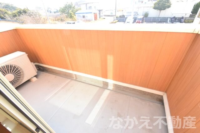 物件内観写真6　(お洗濯にも便利なバルコニー付き)