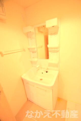 物件内観写真11　(忙しい朝には欠かせない洗面所です)