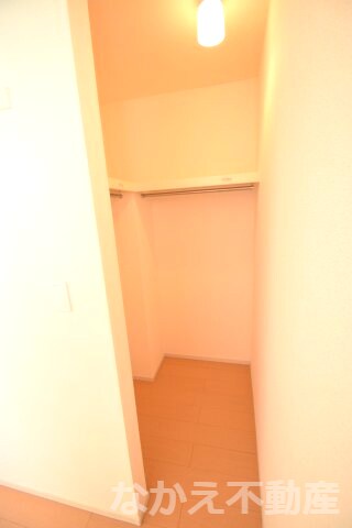 物件内観写真14　(収納豊富です)