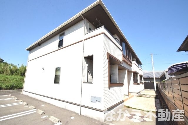 物件外観写真1　(外観もきれいです)