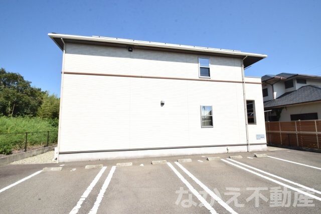 物件外観写真2　(駐車場です)