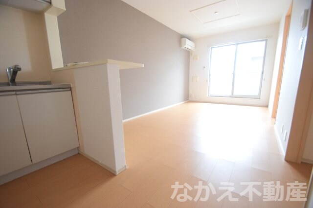 物件内観写真4　(こちらのリビングで趣味の時間をお楽しみください)