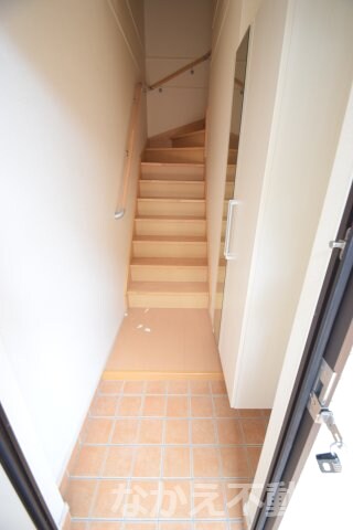 物件内観写真10　(シンプルで使いやすい玄関です)